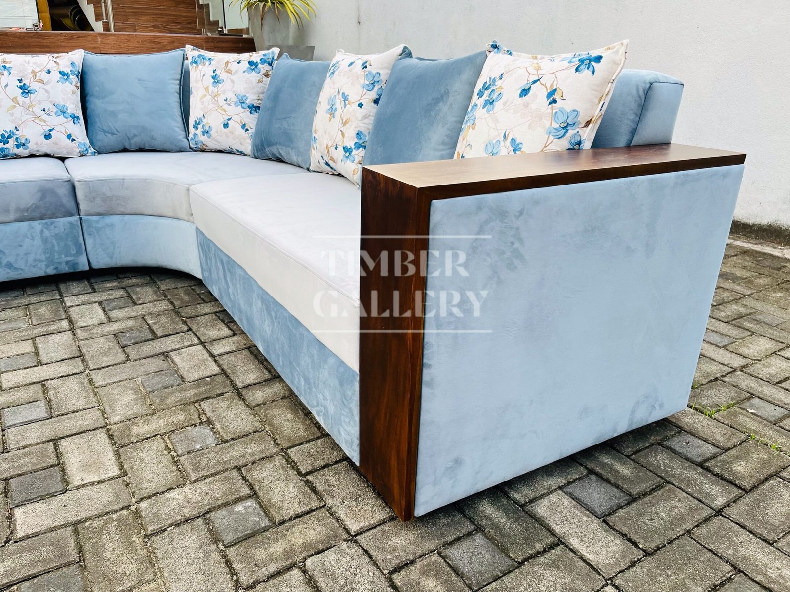 Modern Fabric Curved Sofa Set with Teak Armrest